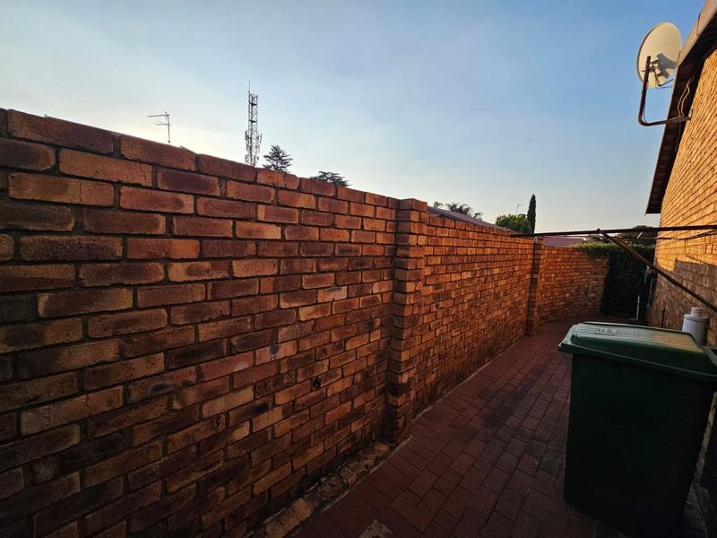 To Let 3 Bedroom Property for Rent in Glen Marais Gauteng
