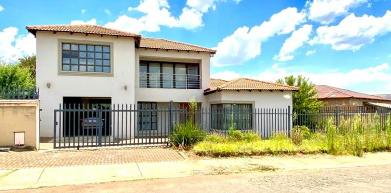 6 Bedroom Property for Sale in Mid Ennerdale Gauteng