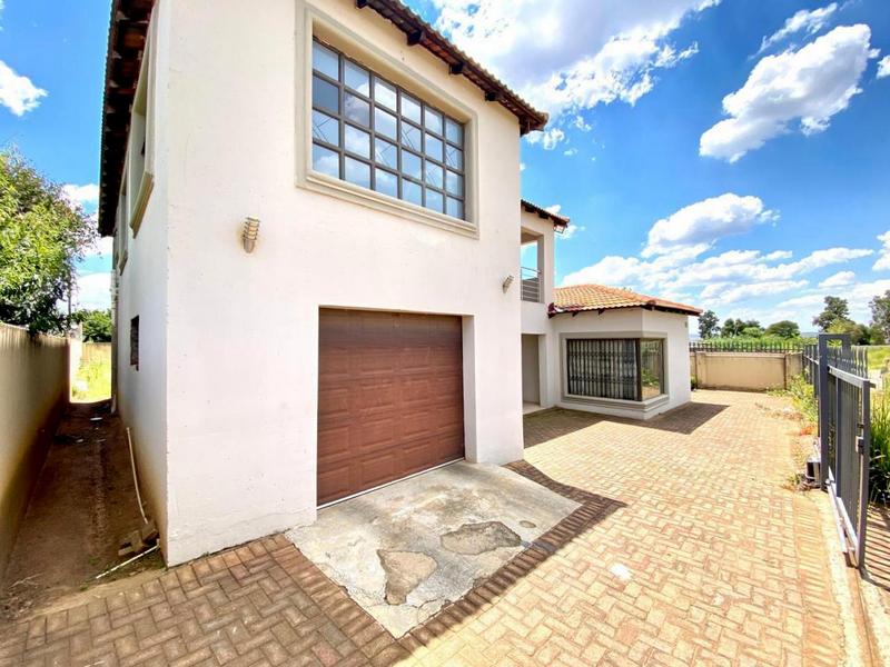 6 Bedroom Property for Sale in Mid Ennerdale Gauteng