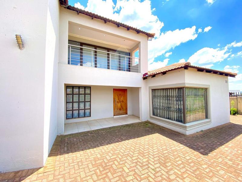 6 Bedroom Property for Sale in Mid Ennerdale Gauteng