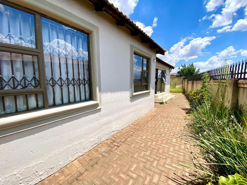 6 Bedroom Property for Sale in Mid Ennerdale Gauteng