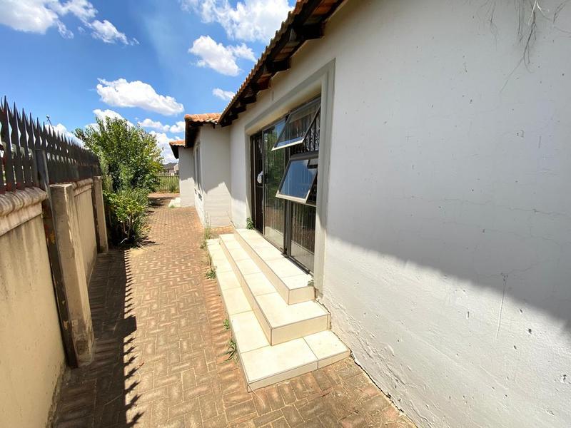 6 Bedroom Property for Sale in Mid Ennerdale Gauteng
