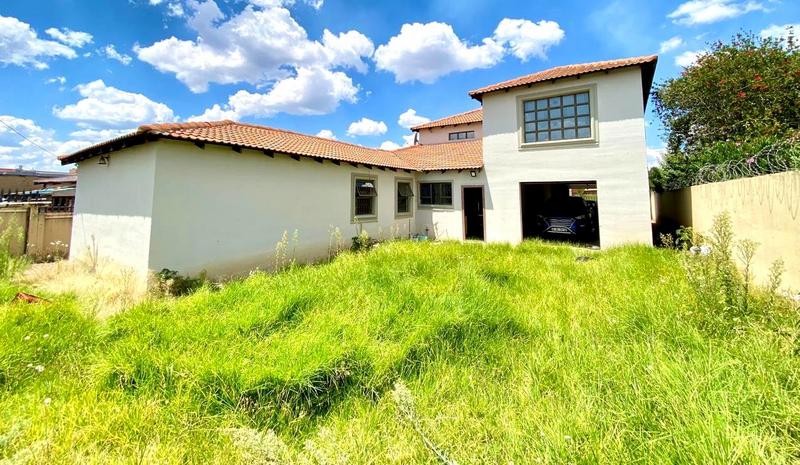 6 Bedroom Property for Sale in Mid Ennerdale Gauteng