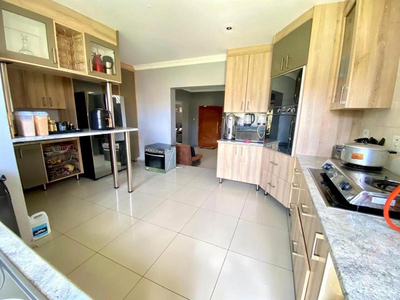 6 Bedroom Property for Sale in Mid Ennerdale Gauteng