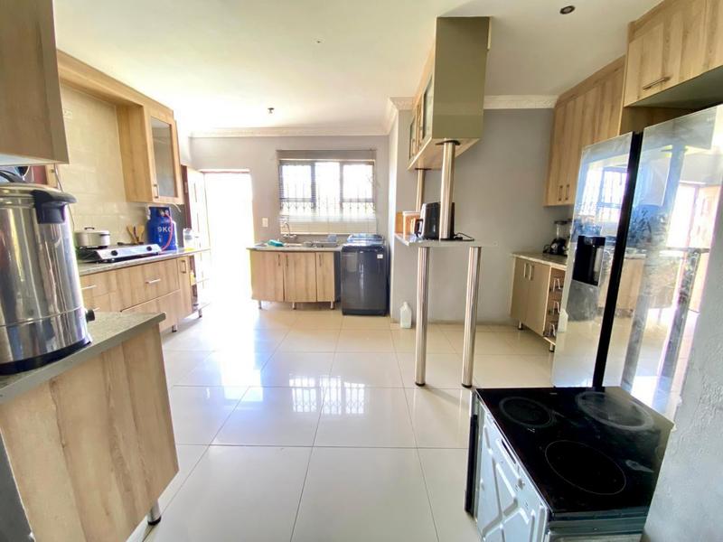 6 Bedroom Property for Sale in Mid Ennerdale Gauteng