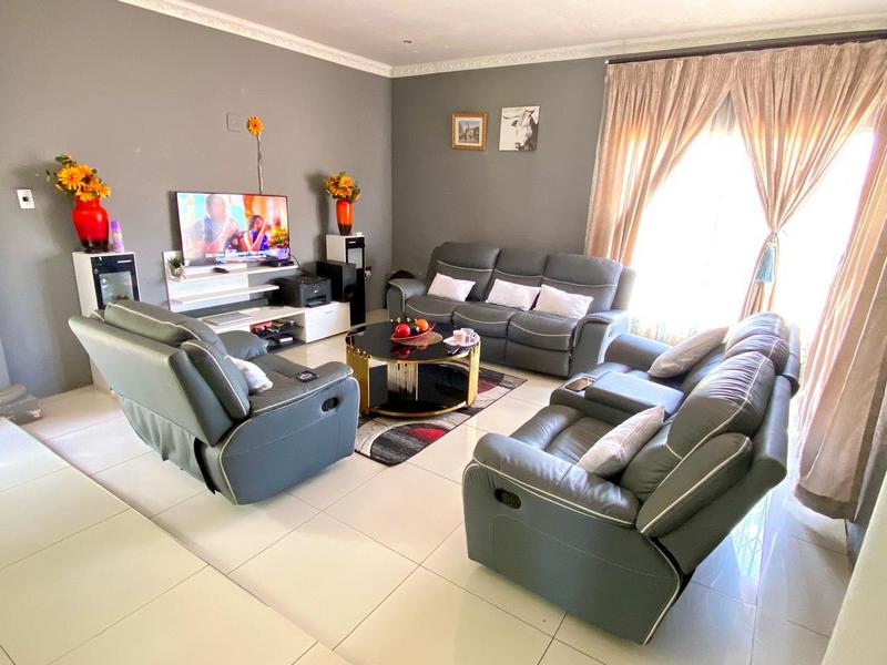 6 Bedroom Property for Sale in Mid Ennerdale Gauteng