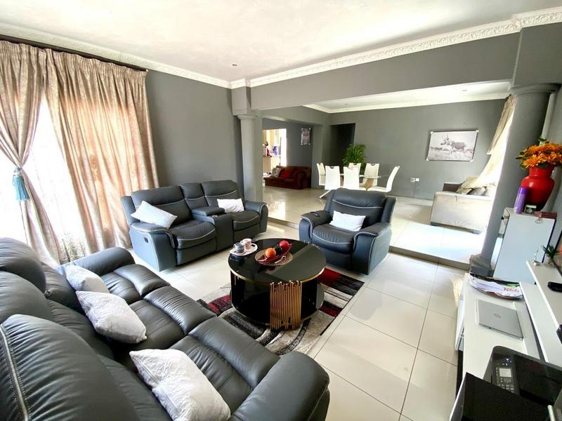 6 Bedroom Property for Sale in Mid Ennerdale Gauteng