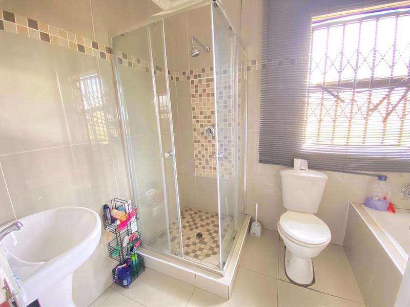 6 Bedroom Property for Sale in Mid Ennerdale Gauteng