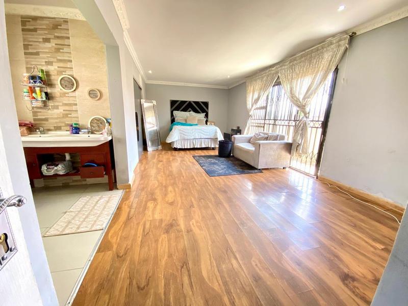 6 Bedroom Property for Sale in Mid Ennerdale Gauteng