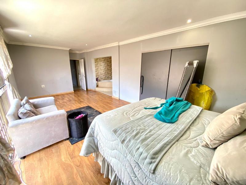 6 Bedroom Property for Sale in Mid Ennerdale Gauteng