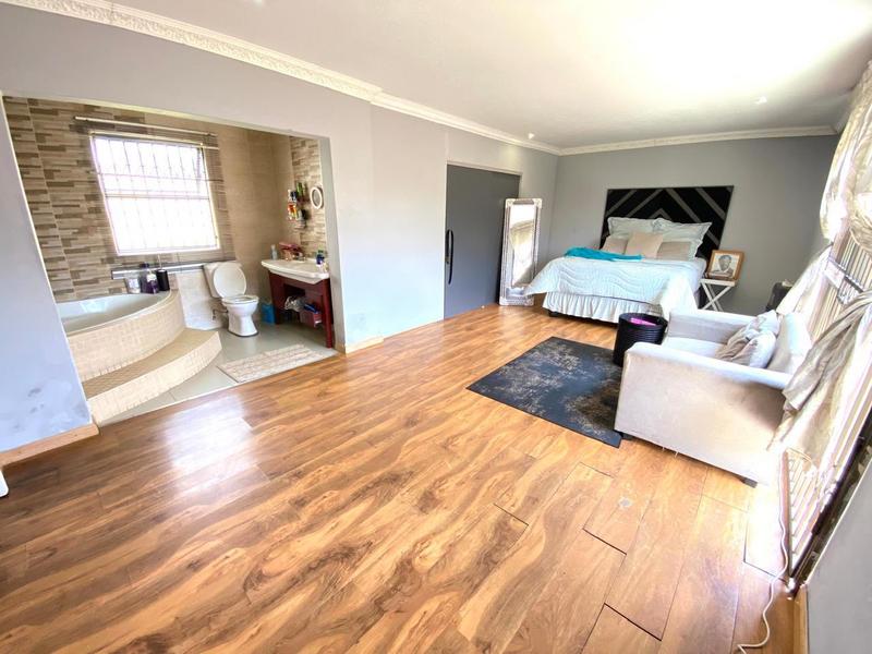 6 Bedroom Property for Sale in Mid Ennerdale Gauteng