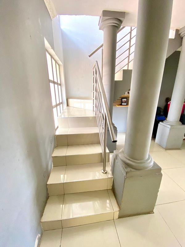 6 Bedroom Property for Sale in Mid Ennerdale Gauteng