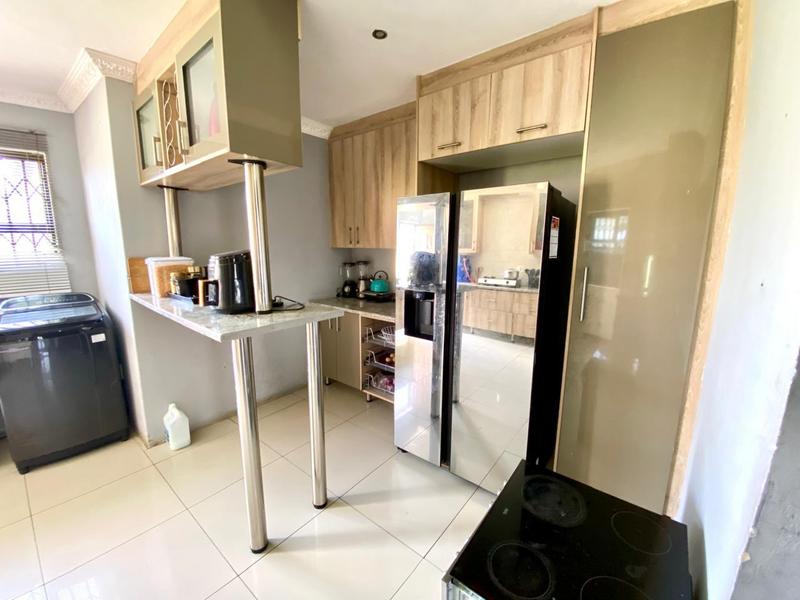 6 Bedroom Property for Sale in Mid Ennerdale Gauteng