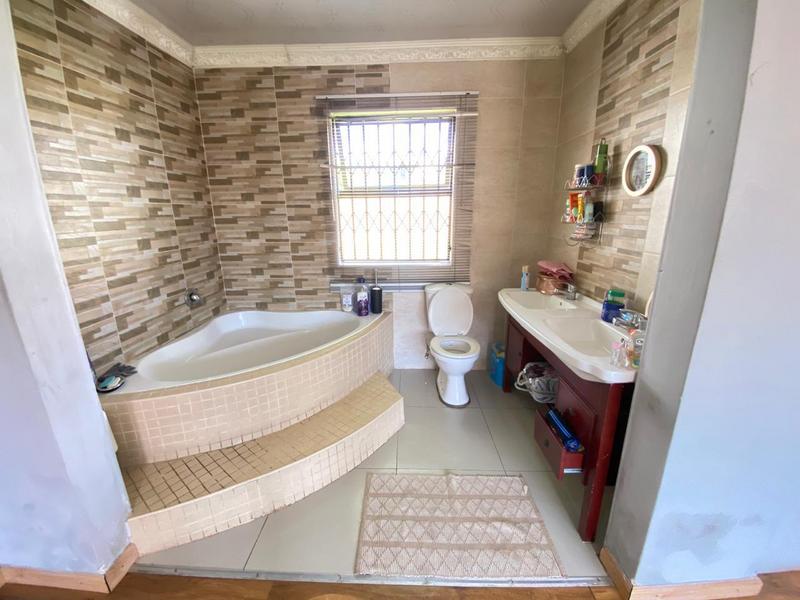6 Bedroom Property for Sale in Mid Ennerdale Gauteng