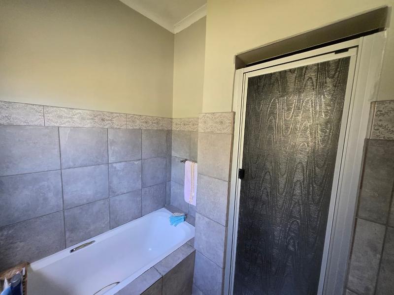 To Let 3 Bedroom Property for Rent in Brackenhurst Gauteng