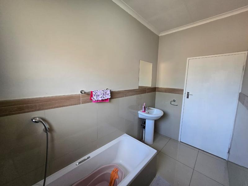 To Let 3 Bedroom Property for Rent in Brackenhurst Gauteng