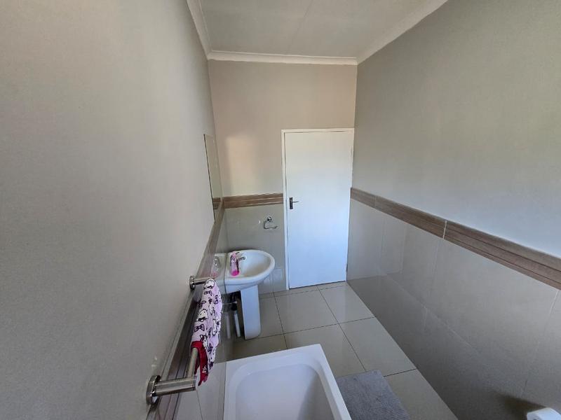 To Let 3 Bedroom Property for Rent in Brackenhurst Gauteng