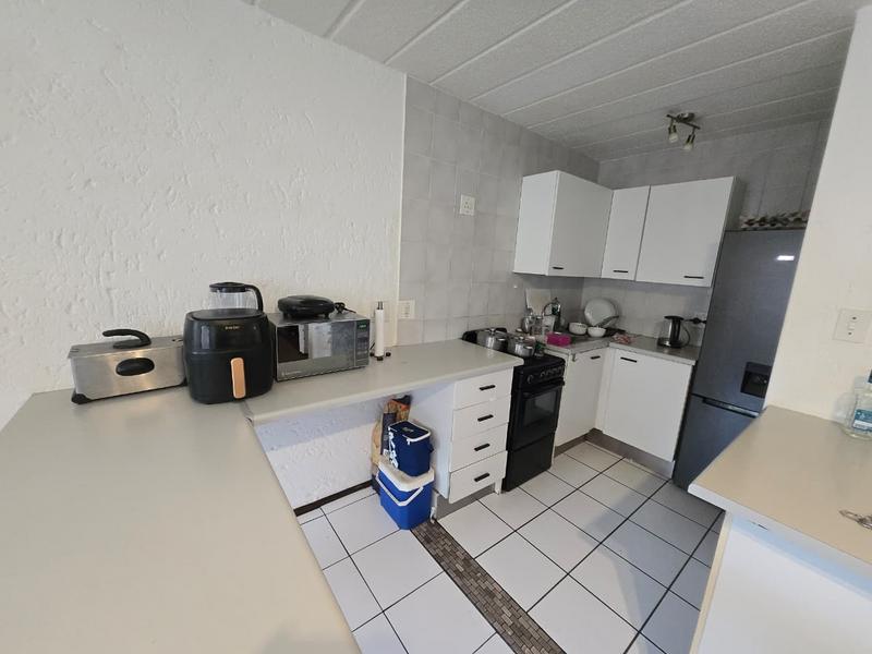 To Let 1 Bedroom Property for Rent in Parktown North Gauteng