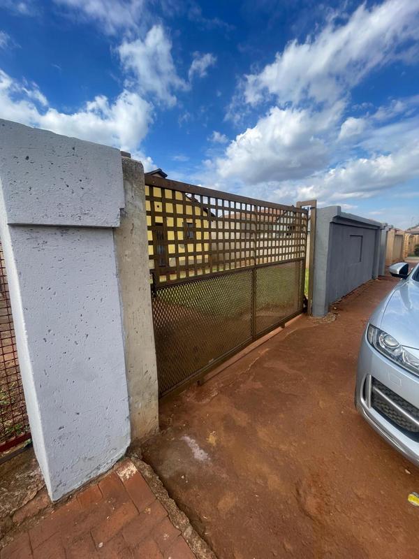 3 Bedroom Property for Sale in Protea Glen Gauteng
