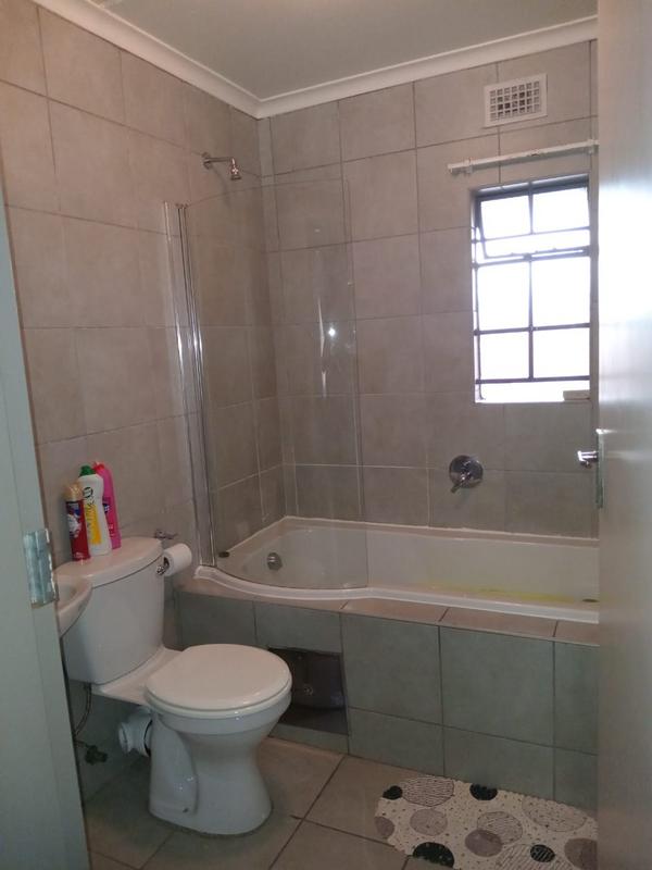 2 Bedroom Property for Sale in Heuweloord Gauteng