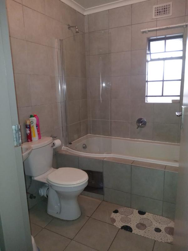 2 Bedroom Property for Sale in Heuweloord Gauteng