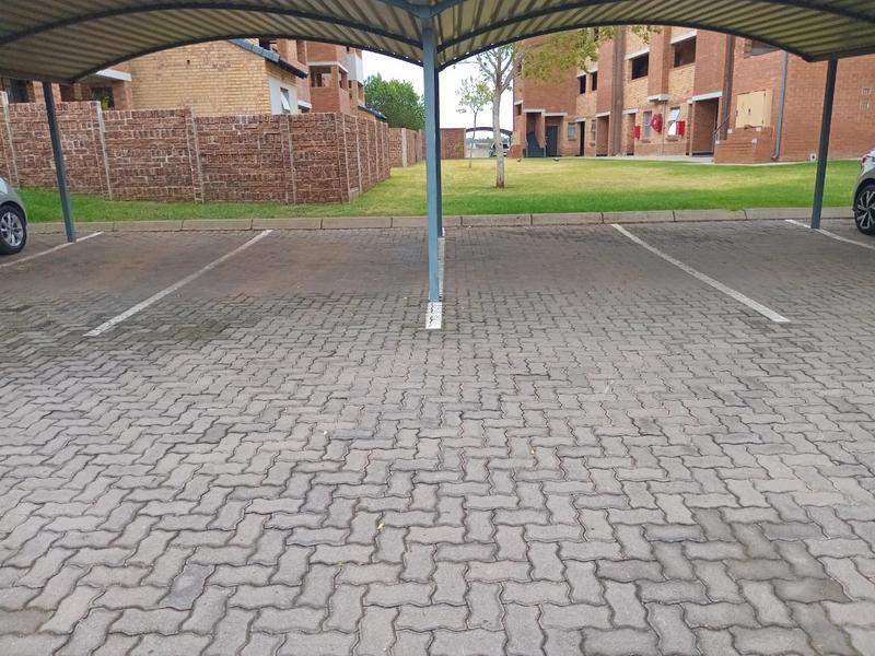 2 Bedroom Property for Sale in Heuweloord Gauteng