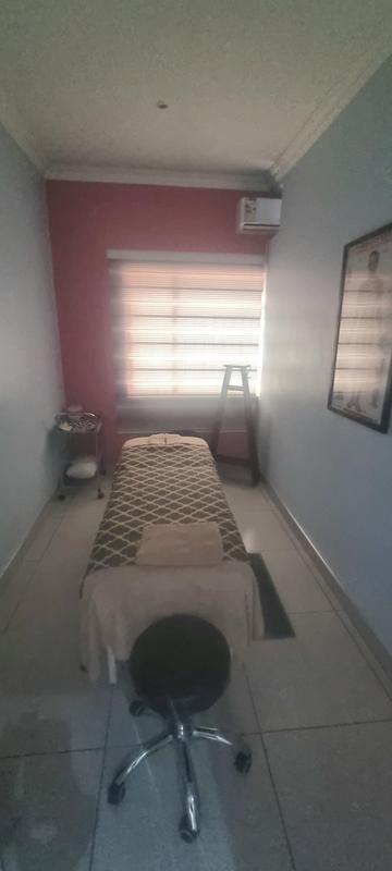 6 Bedroom Property for Sale in Clubview Gauteng