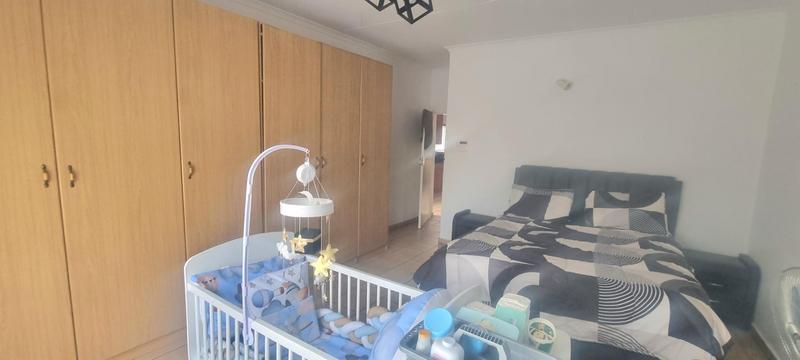 6 Bedroom Property for Sale in Clubview Gauteng