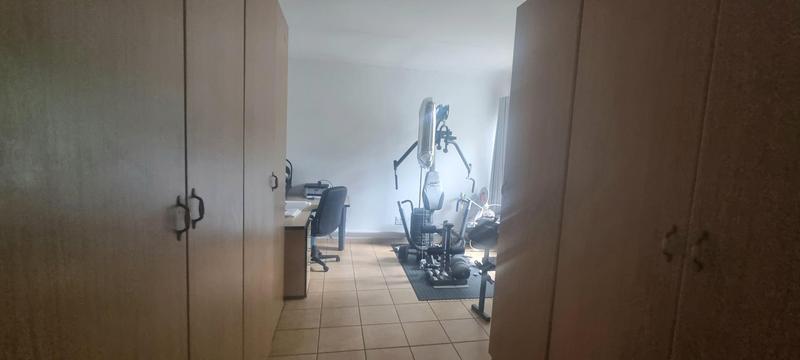 6 Bedroom Property for Sale in Clubview Gauteng