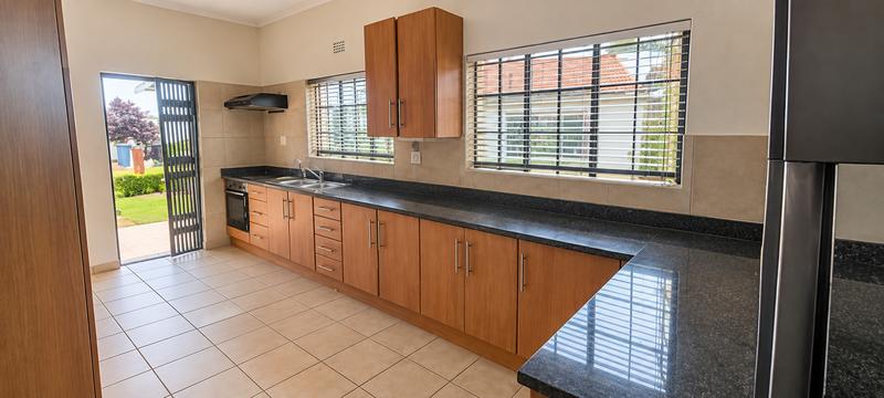 6 Bedroom Property for Sale in Clubview Gauteng