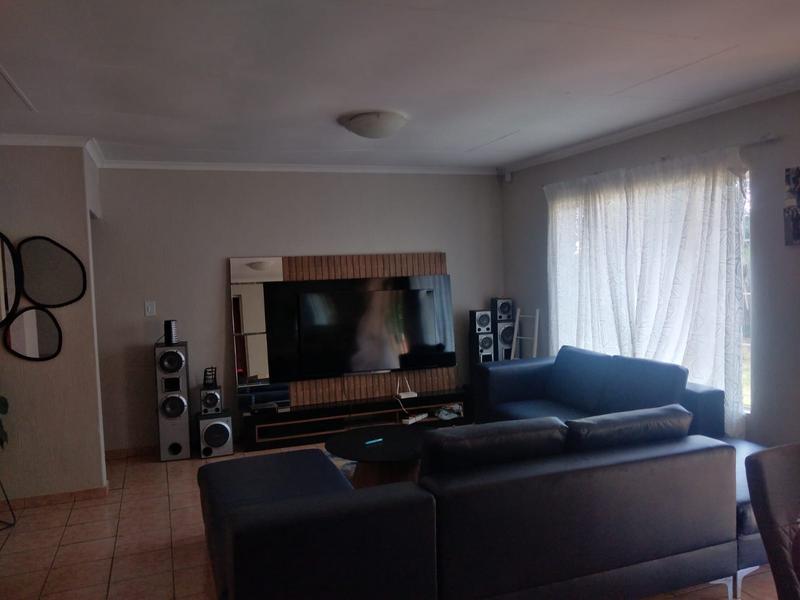 3 Bedroom Property for Sale in Rooihuiskraal North Gauteng