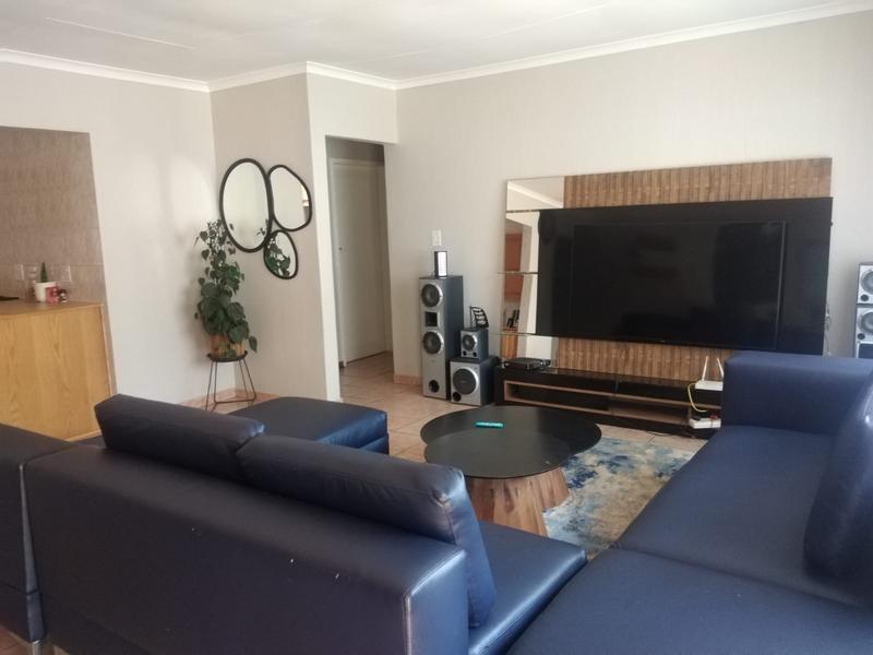 3 Bedroom Property for Sale in Rooihuiskraal North Gauteng