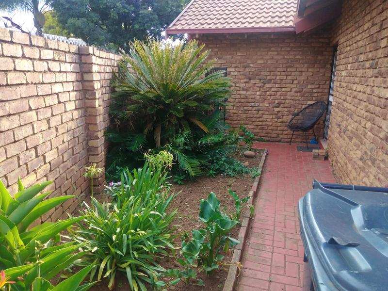 3 Bedroom Property for Sale in Rooihuiskraal North Gauteng