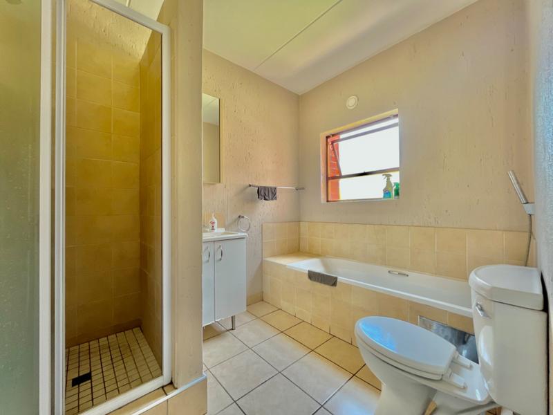 To Let 2 Bedroom Property for Rent in Douglasdale Gauteng