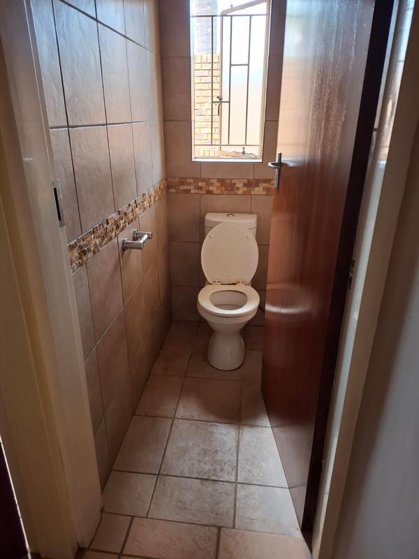 To Let 4 Bedroom Property for Rent in Elardus Park Gauteng