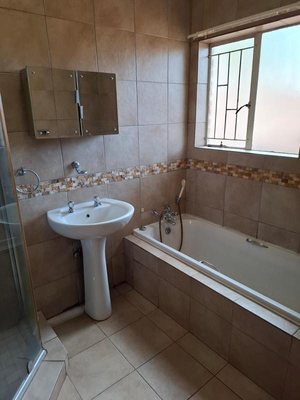 To Let 4 Bedroom Property for Rent in Elardus Park Gauteng