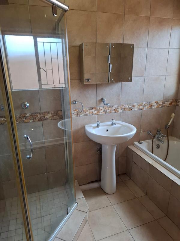 To Let 4 Bedroom Property for Rent in Elardus Park Gauteng