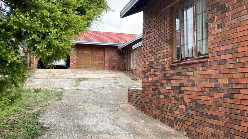 To Let 4 Bedroom Property for Rent in Zakariyya Park Gauteng