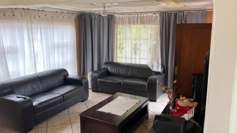 To Let 4 Bedroom Property for Rent in Zakariyya Park Gauteng