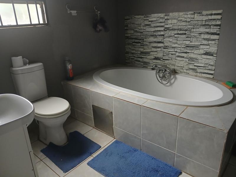 3 Bedroom Property for Sale in Finetown Gauteng
