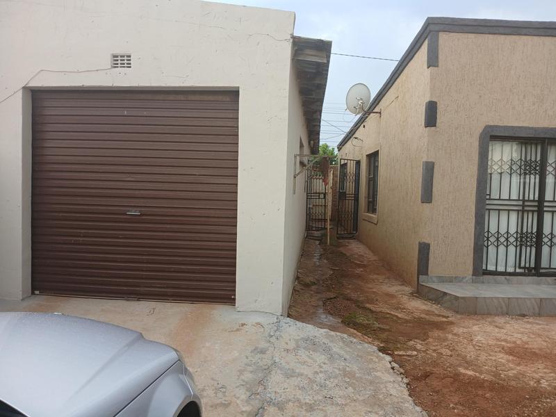 3 Bedroom Property for Sale in Finetown Gauteng