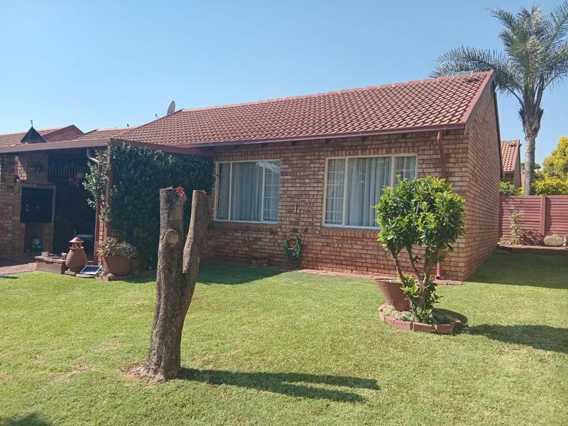 2 Bedroom Property for Sale in Rooihuiskraal North Gauteng