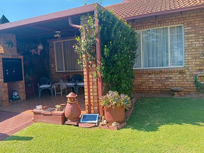 2 Bedroom Property for Sale in Rooihuiskraal North Gauteng