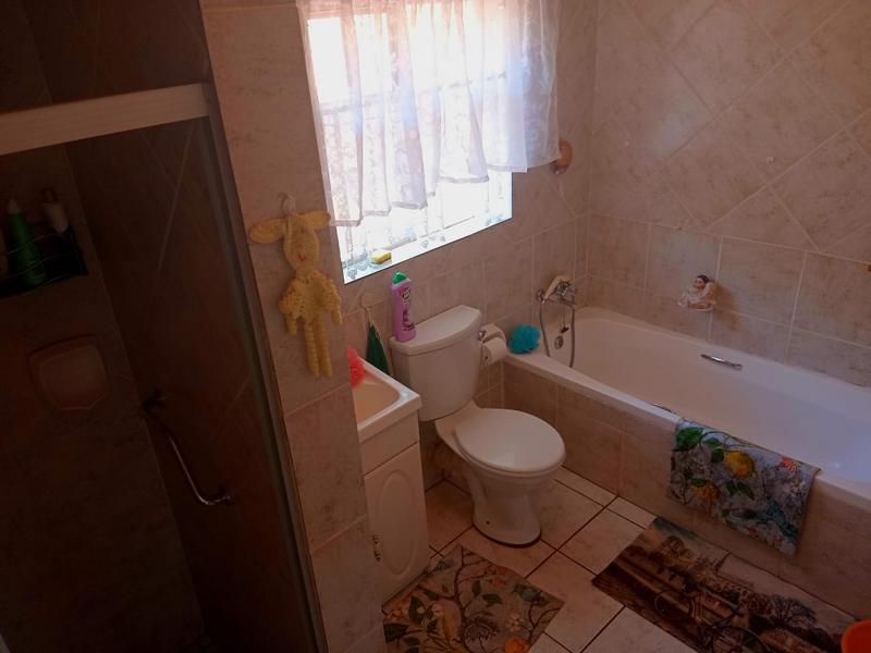 2 Bedroom Property for Sale in Rooihuiskraal North Gauteng