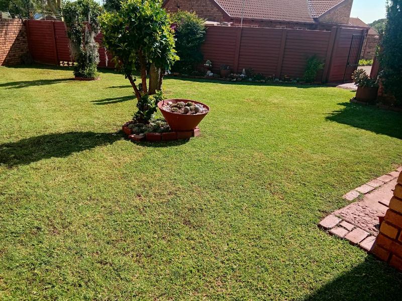 2 Bedroom Property for Sale in Rooihuiskraal North Gauteng