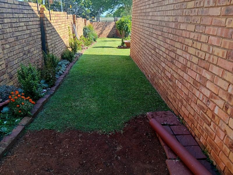 2 Bedroom Property for Sale in Rooihuiskraal North Gauteng