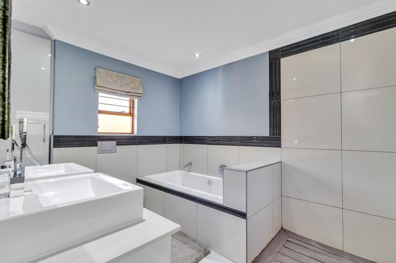 To Let 3 Bedroom Property for Rent in Beverley Gauteng