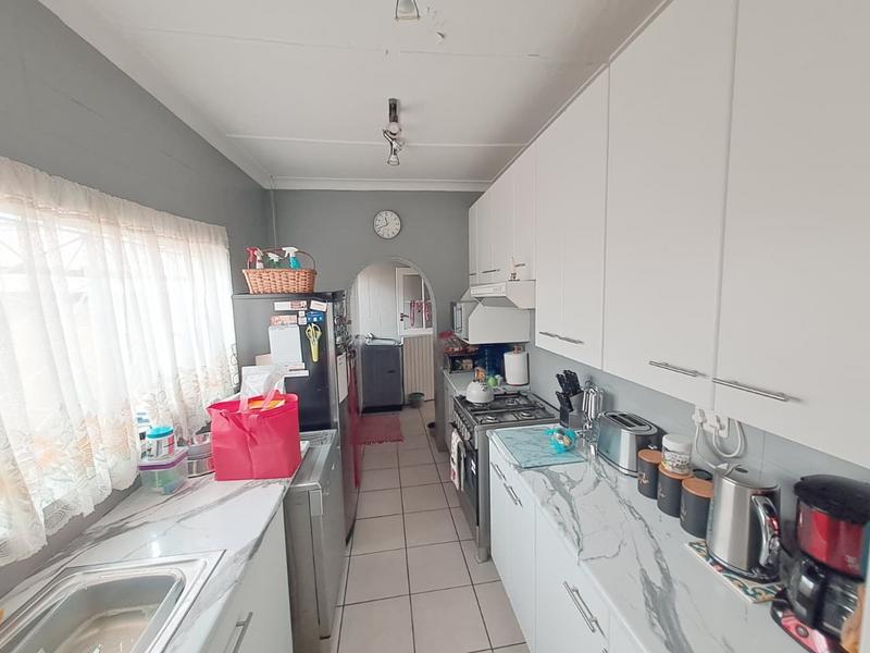 4 Bedroom Property for Sale in Dawnview Gauteng