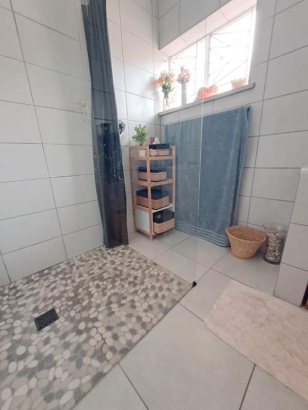 4 Bedroom Property for Sale in Dawnview Gauteng