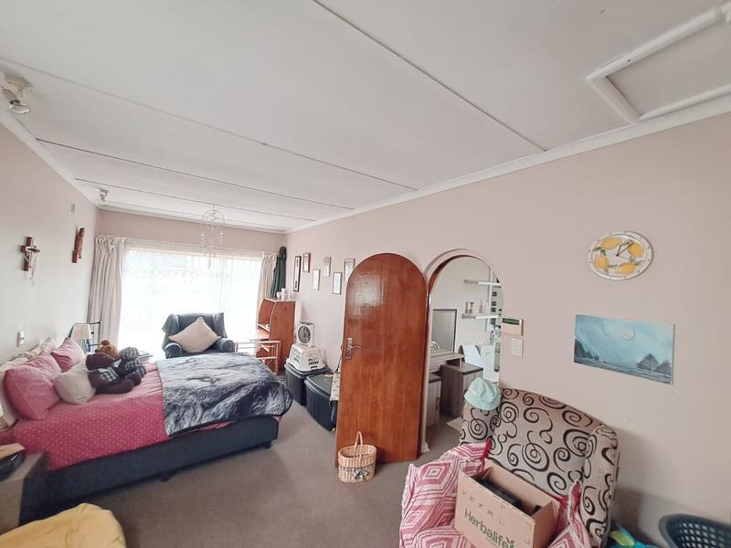 4 Bedroom Property for Sale in Dawnview Gauteng